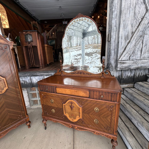 Antique Bedroom Furniture
