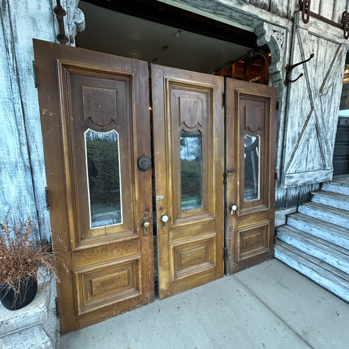 American Victorian Farmhouse Doors+Screens