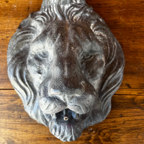 Cast Lead Lion Head Fountain